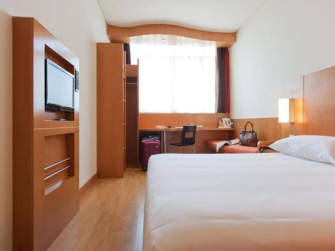 Ibis Abu Dhabi Gate Hotel