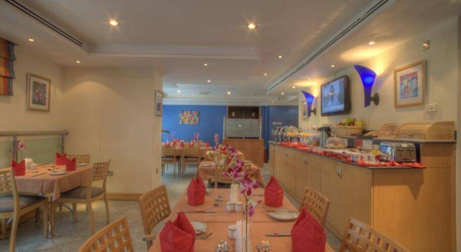 Al Diar Palm Suites Hotel