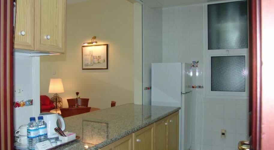 Al Diar Palm Suites Hotel