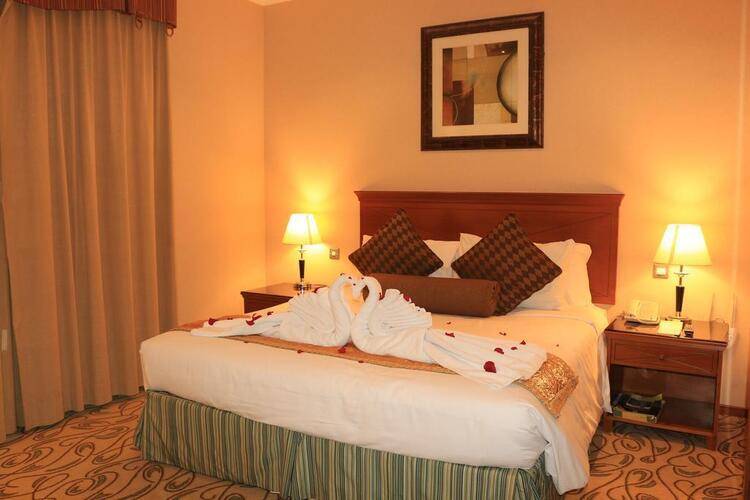 Country Club Hotel