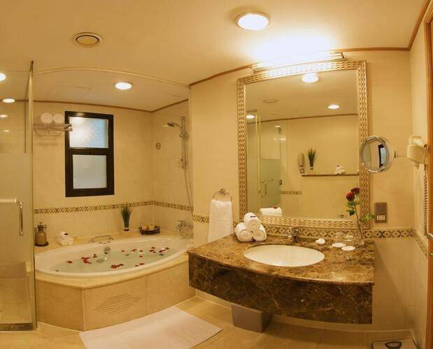 Country Club Hotel