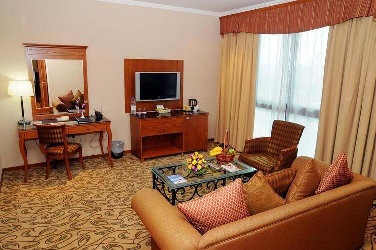 Country Club Hotel