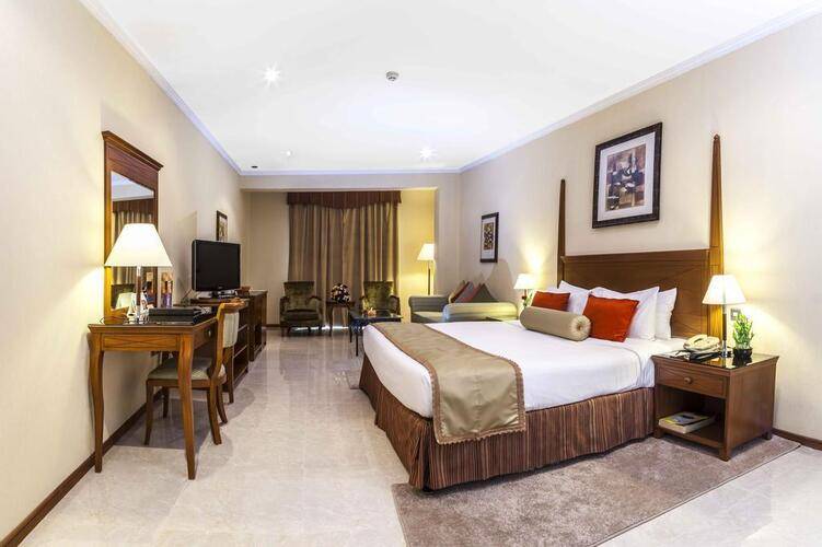 Country Club Hotel