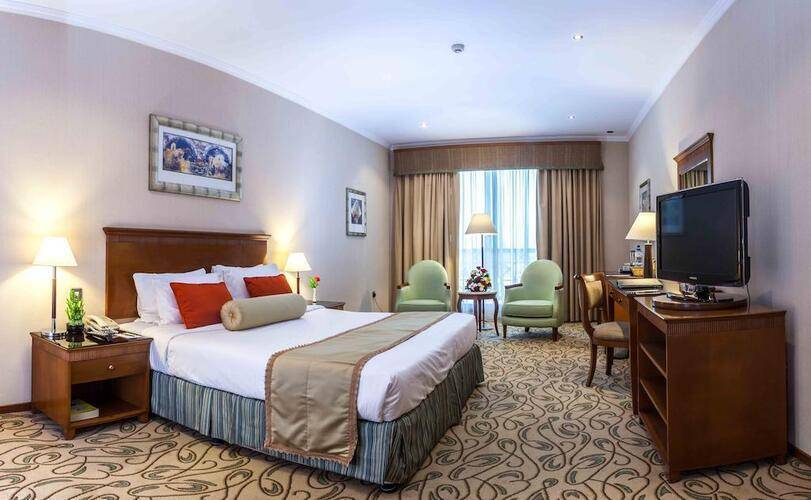 Country Club Hotel