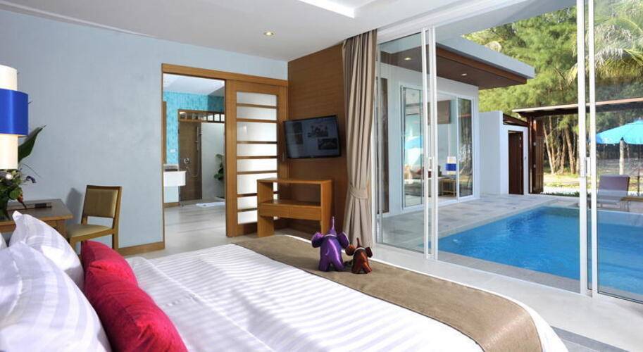 Apsara Beachfront Resort & Villa