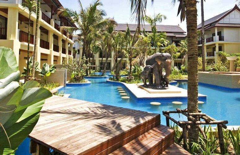 Apsara Beachfront Resort & Villa