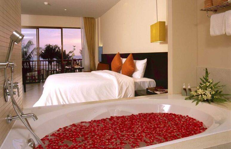 Apsara Beachfront Resort & Villa