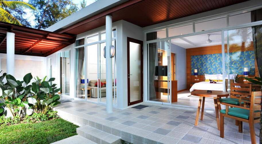 Apsara Beachfront Resort & Villa