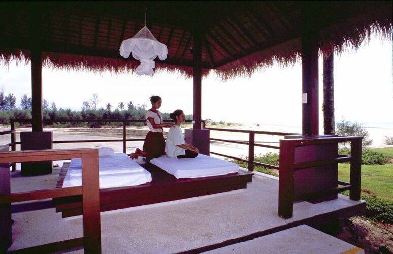 Apsara Beachfront Resort & Villa