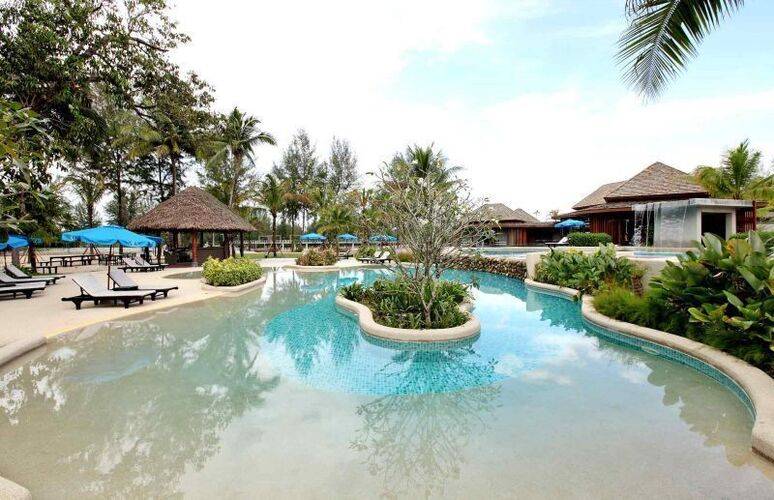 Apsara Beachfront Resort & Villa