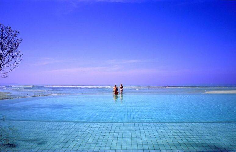 Apsara Beachfront Resort & Villa