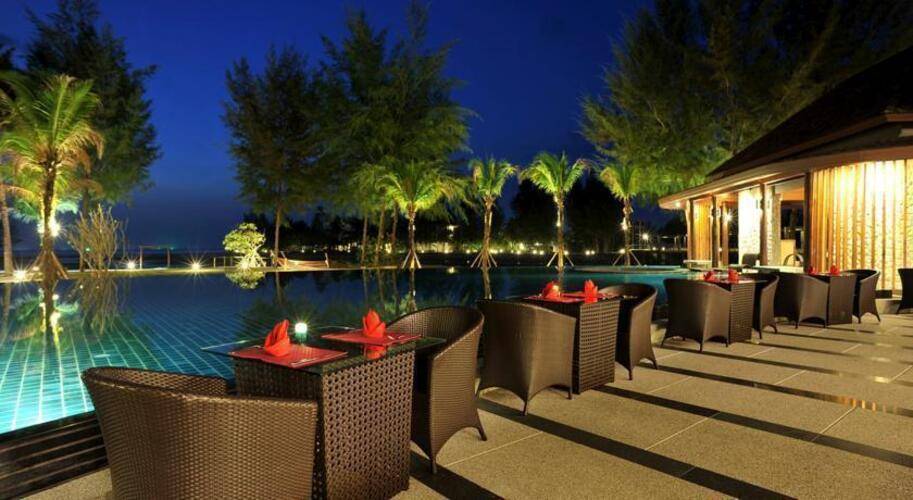 Apsara Beachfront Resort & Villa