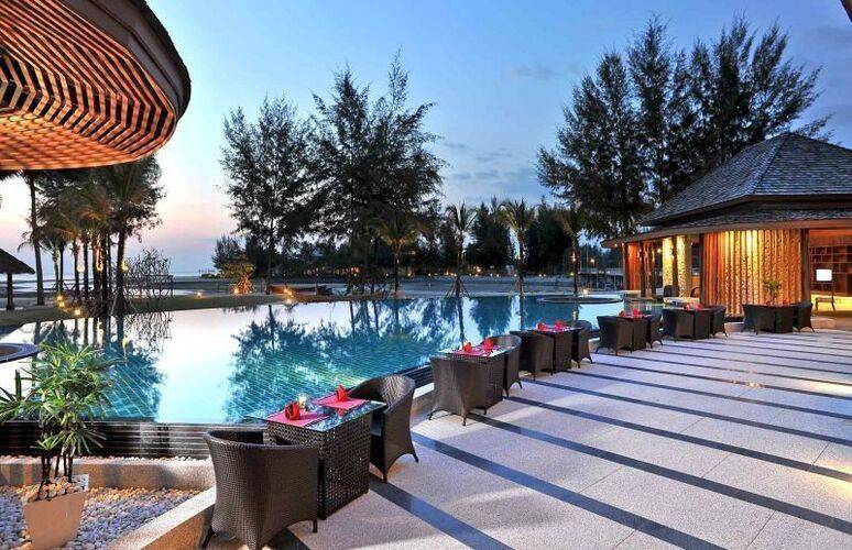Apsara Beachfront Resort & Villa