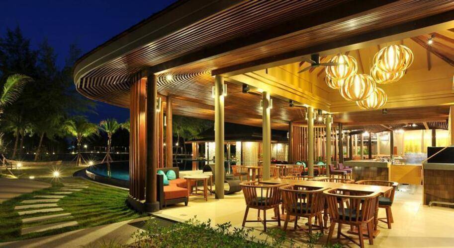 Apsara Beachfront Resort & Villa