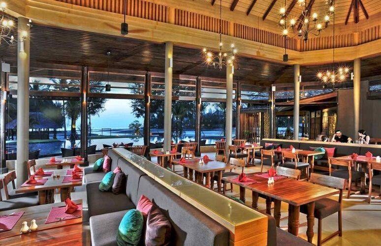 Apsara Beachfront Resort & Villa