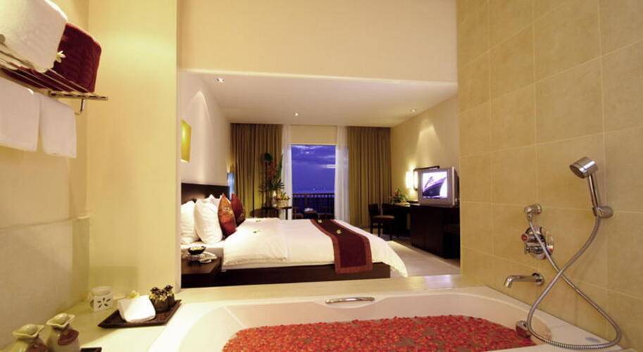 Apsara Beachfront Resort & Villa
