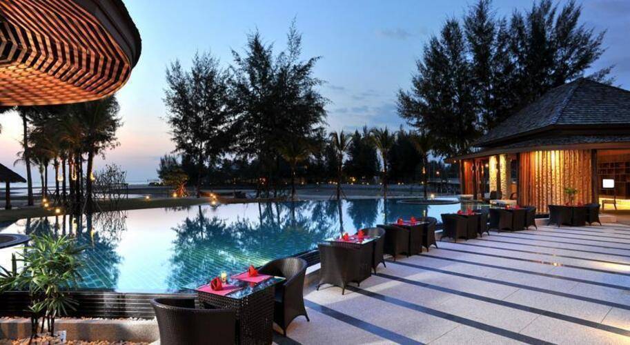 Apsara Beachfront Resort & Villa