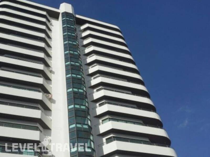 Фотография R Con Wong Amat Suite