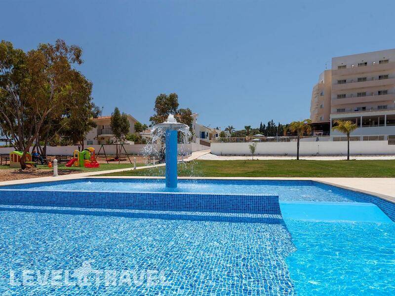 Фотография Iris Beach Hotel