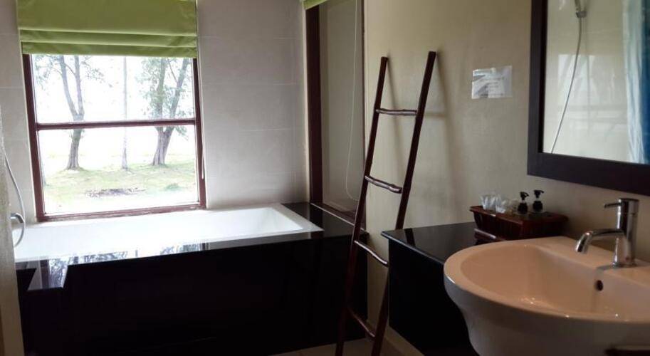 Lanta Pura Beach Resort