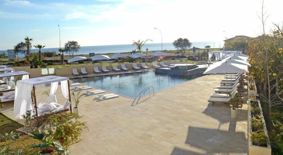E Hotel Spa & Resort