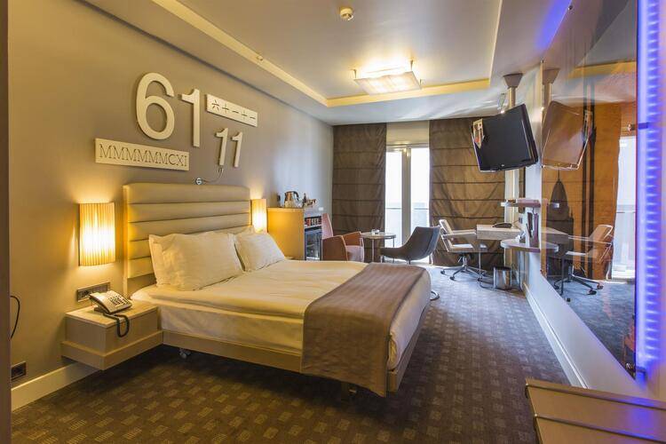 The Peak Hotel