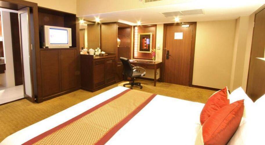 Ramada Plaza Menam Riverside