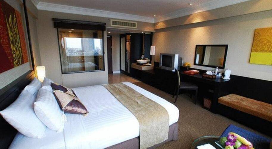 Ramada Plaza Menam Riverside