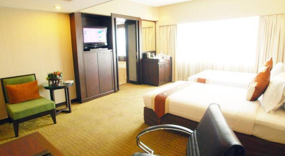 Ramada Plaza Menam Riverside