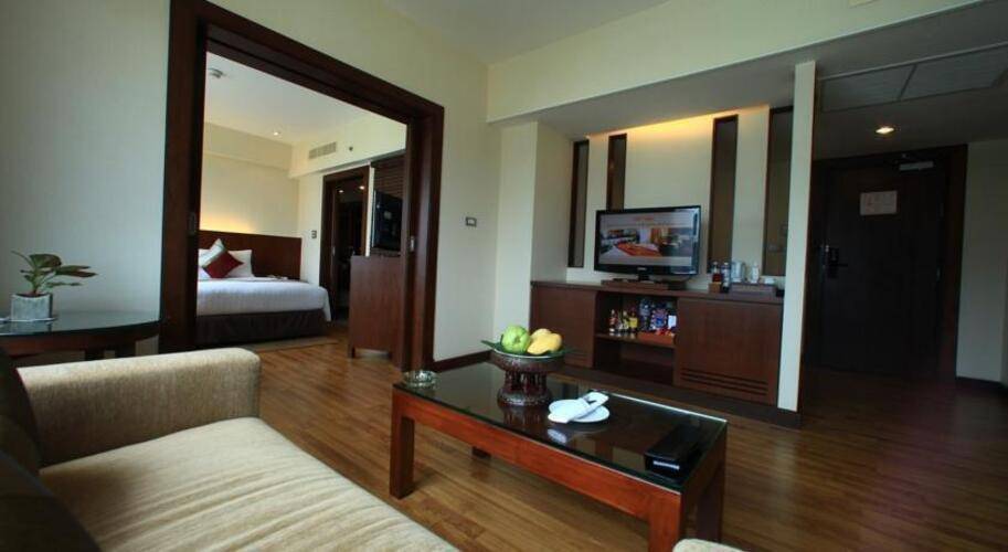 Ramada Plaza Menam Riverside