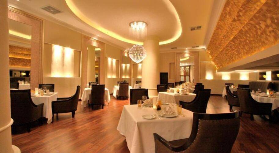 Ramada Plaza Menam Riverside