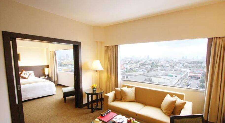Ramada Plaza Menam Riverside
