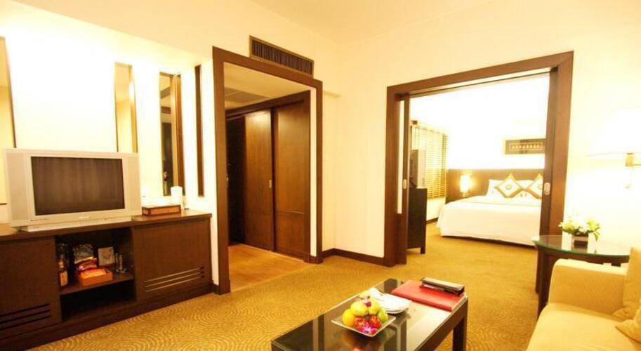 Ramada Plaza Menam Riverside