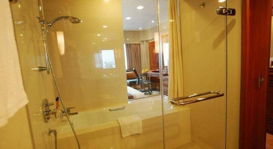 Ramada Plaza Menam Riverside