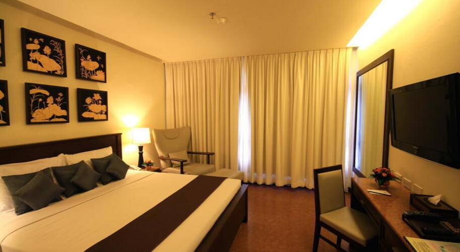 Pinnacle Lumpinee Park Hotel