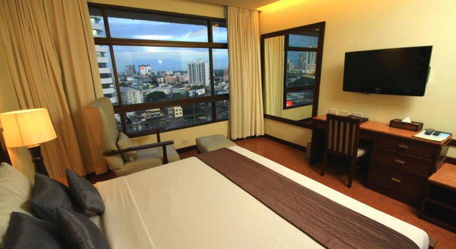 Pinnacle Lumpinee Park Hotel