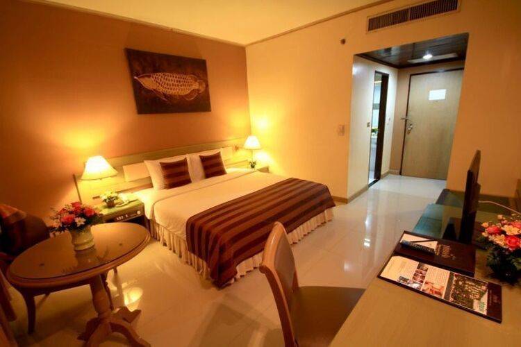 Pinnacle Lumpinee Park Hotel