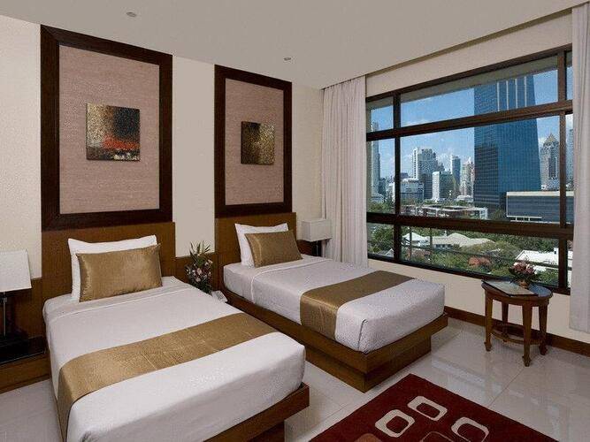 Pinnacle Lumpinee Park Hotel