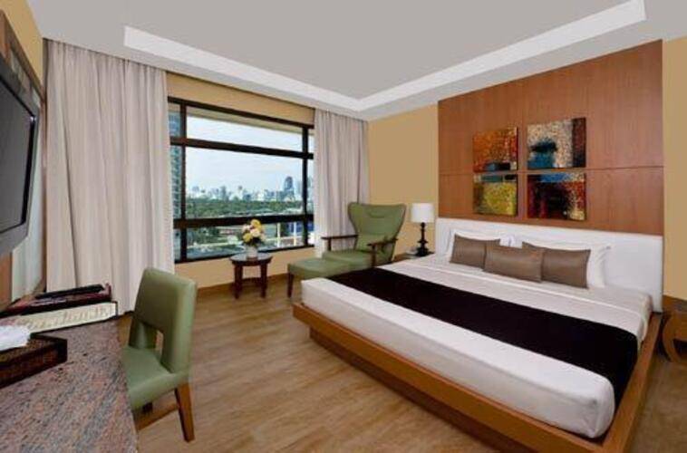 Pinnacle Lumpinee Park Hotel