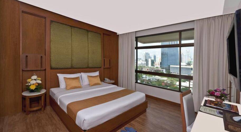 Pinnacle Lumpinee Park Hotel