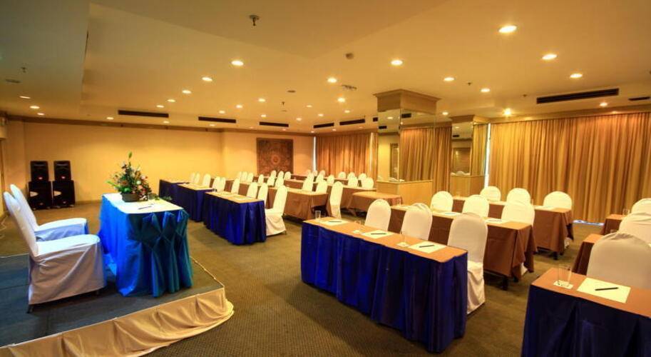 Pinnacle Lumpinee Park Hotel