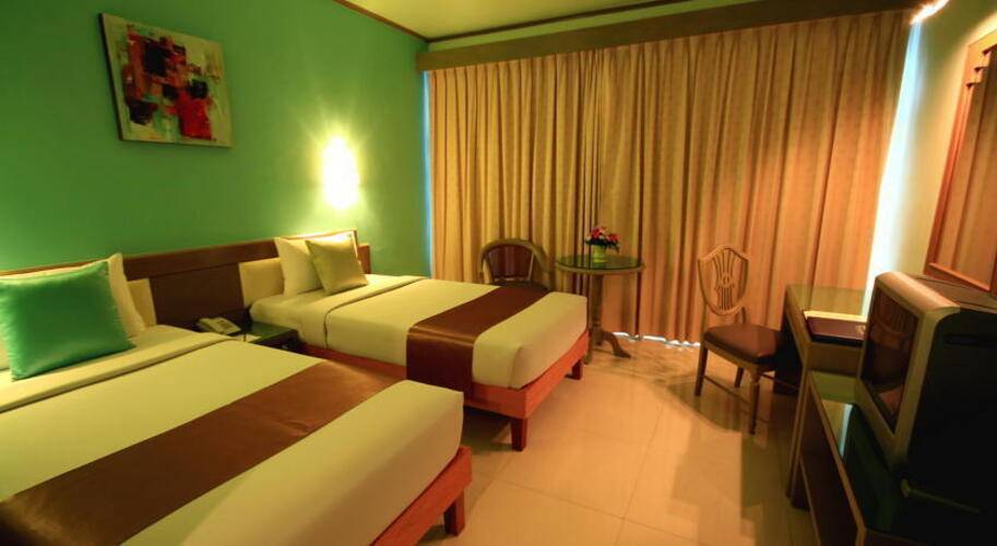 Pinnacle Lumpinee Park Hotel