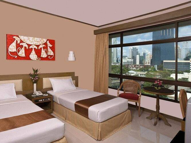 Pinnacle Lumpinee Park Hotel