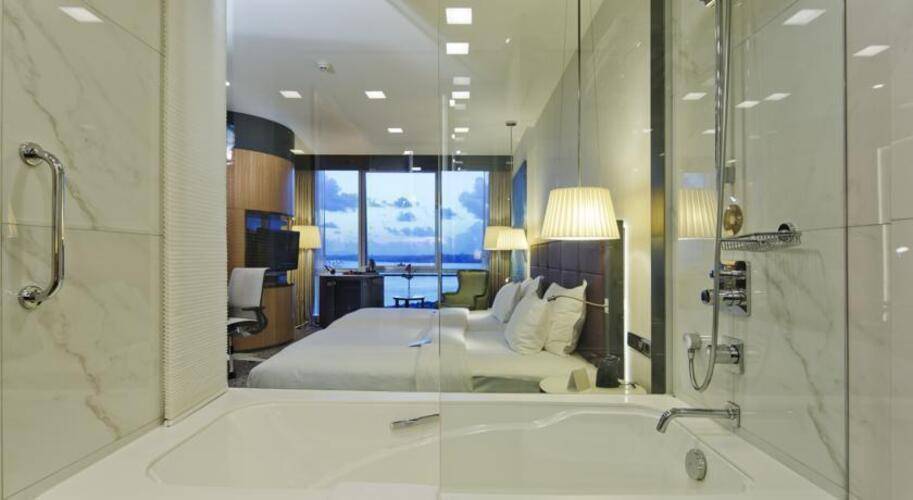 Doubletree By Hilton Moda Hotel