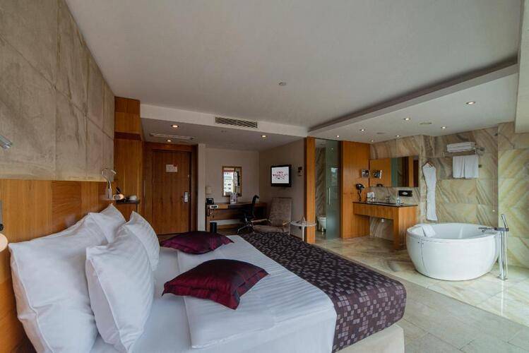 Crown Plaza Harbiye Hotel