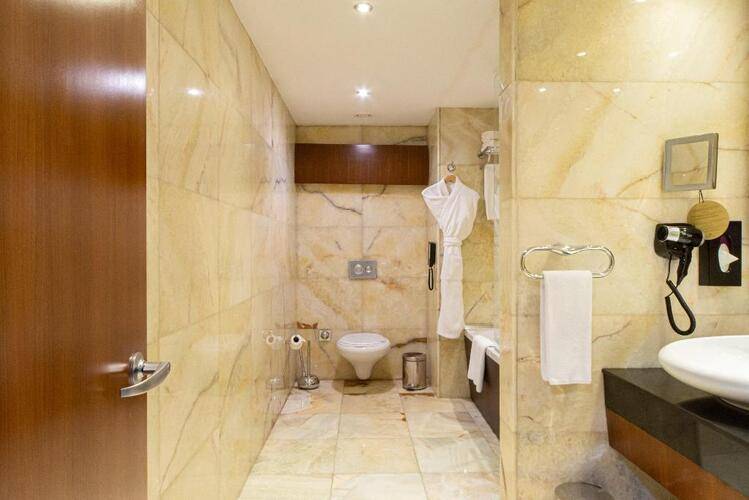 Crown Plaza Harbiye Hotel