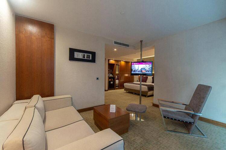 Crown Plaza Harbiye Hotel