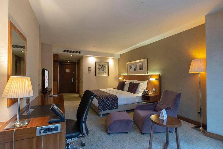 Crown Plaza Harbiye Hotel