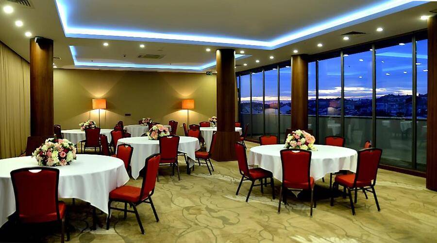 Crown Plaza Harbiye Hotel