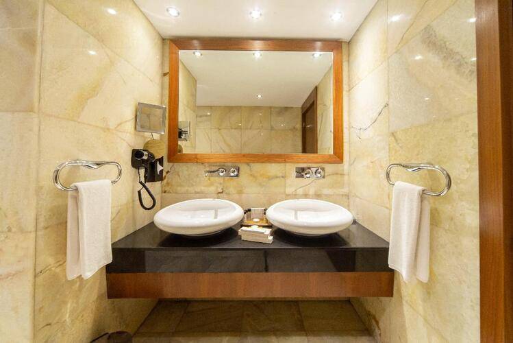 Crown Plaza Harbiye Hotel